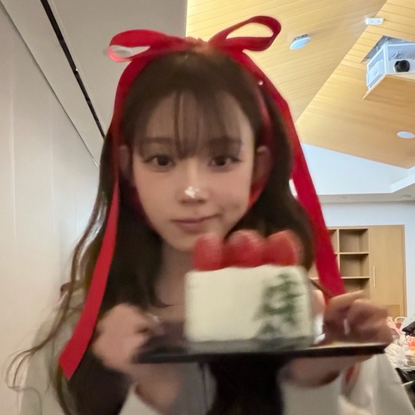 Signature photo of Winter (aespa) capturing their charm