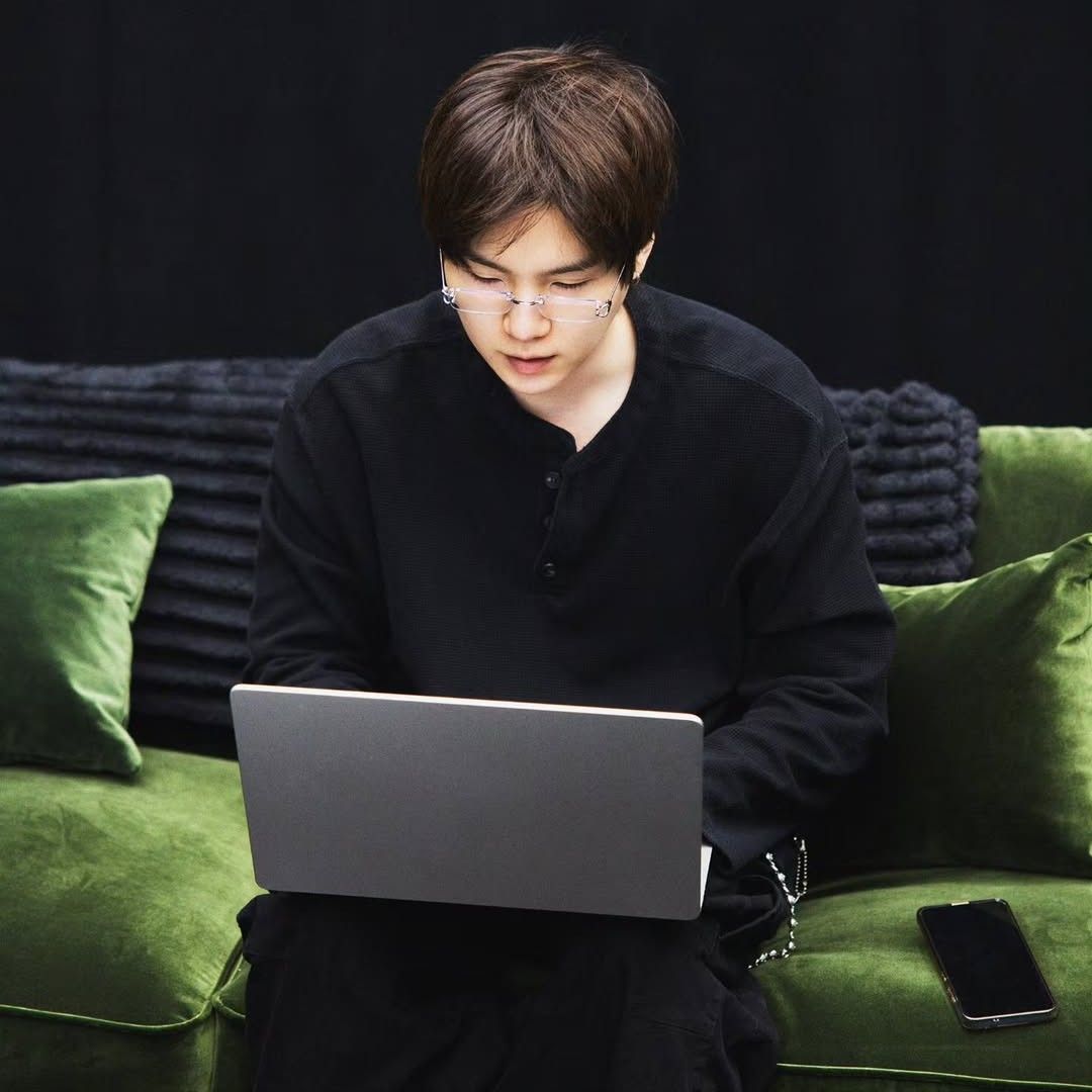 Potret di balik layar SUGA (BTS)