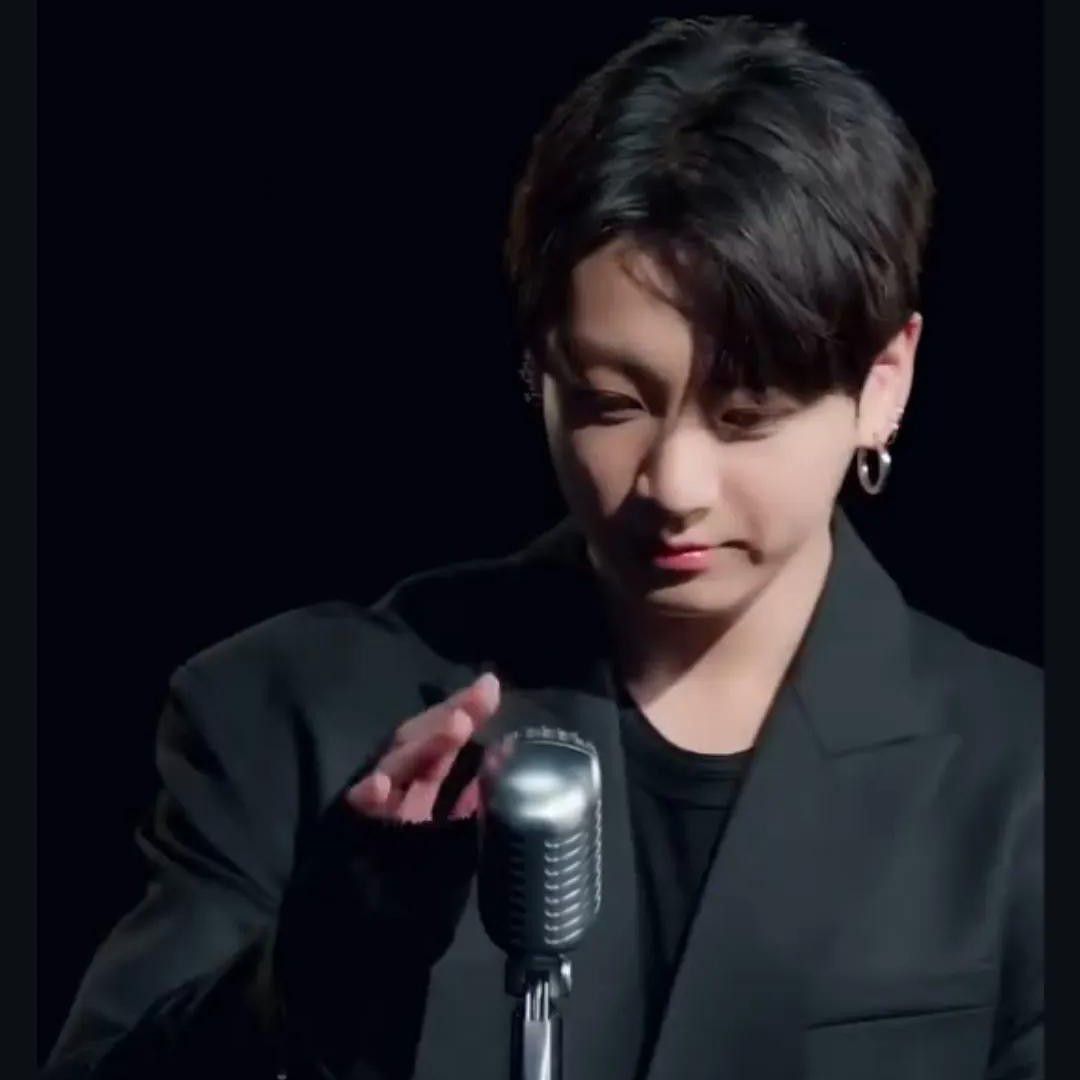 Foto aktivitas terbaru Jungkook (BTS)
