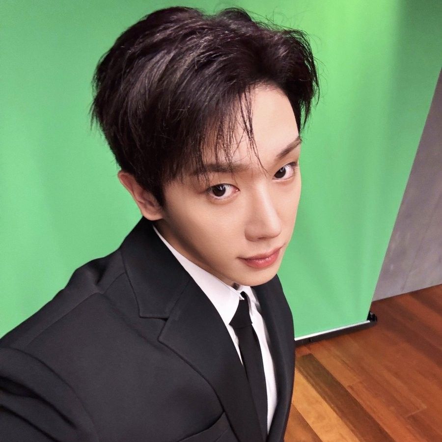 A moment captured by Wonho's fan