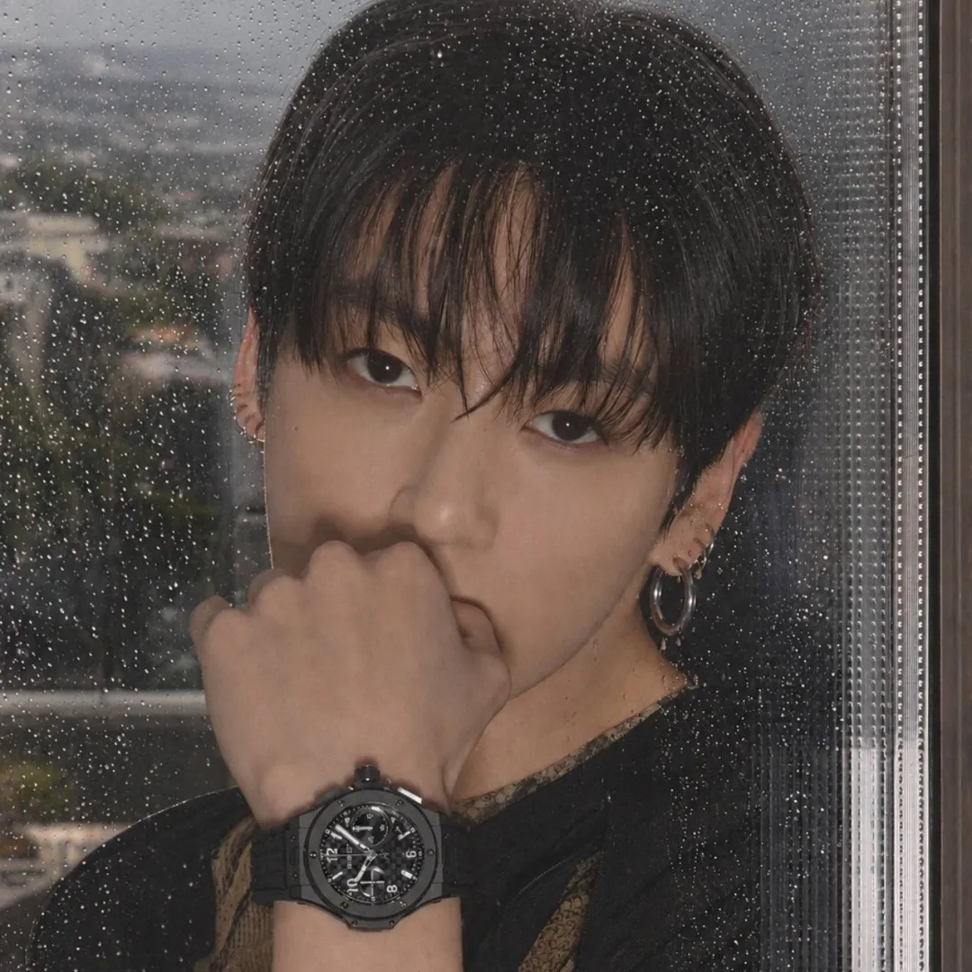 Foto aktivitas terbaru Jungkook (BTS)