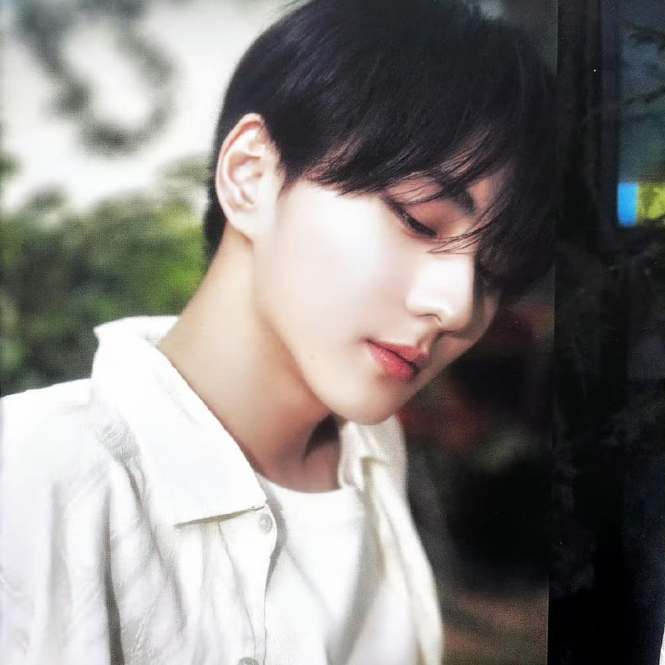 Latest photo of Jungwon (ENHYPEN)