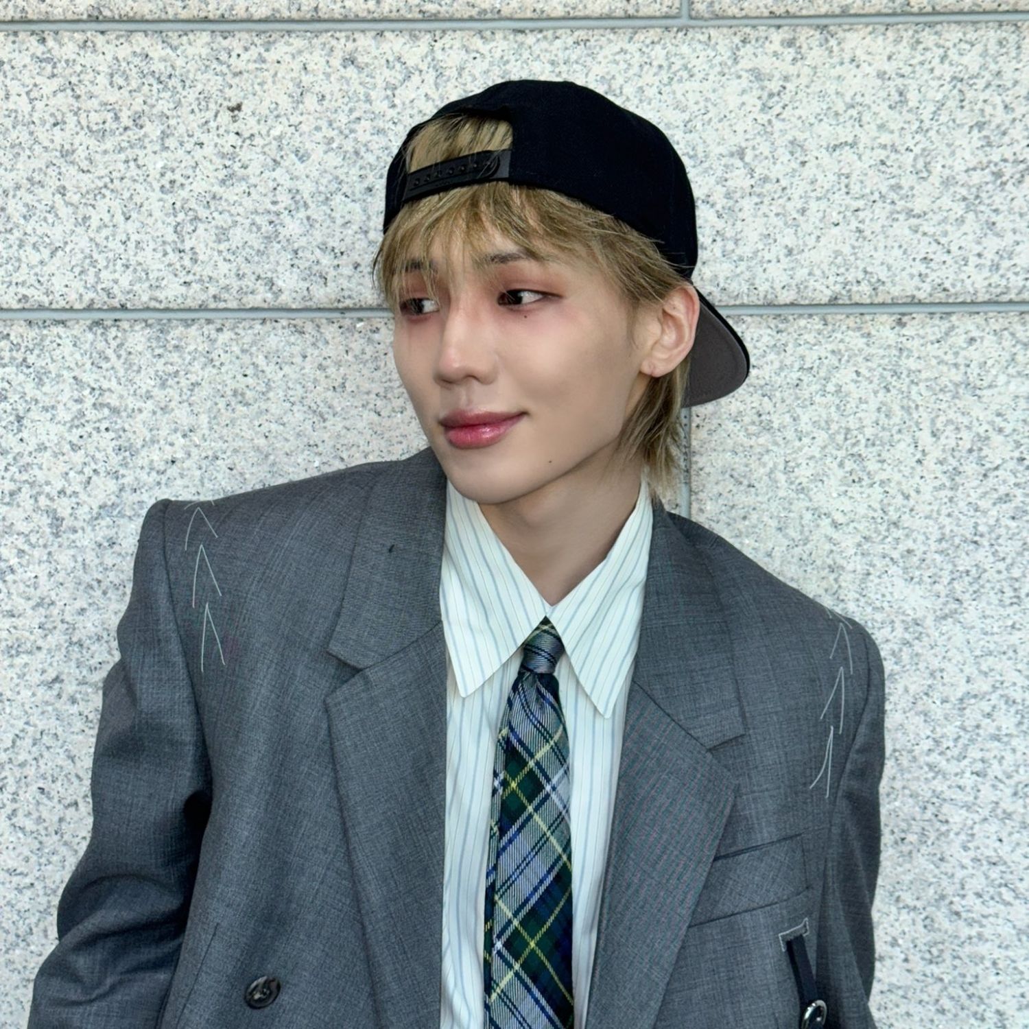 Behind-the-scenes cut of Junhyeok (TNX)