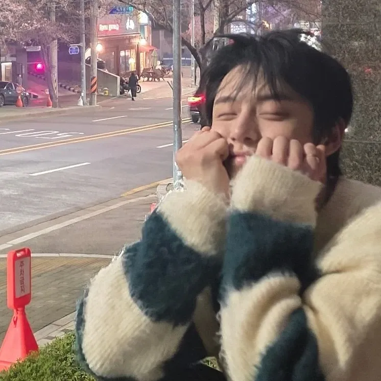 Latest photo of Kim Jiwoong (ZEROBASEONE)