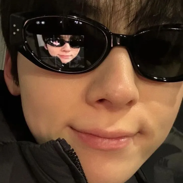 A moment captured by Hwang Minhyun's fan