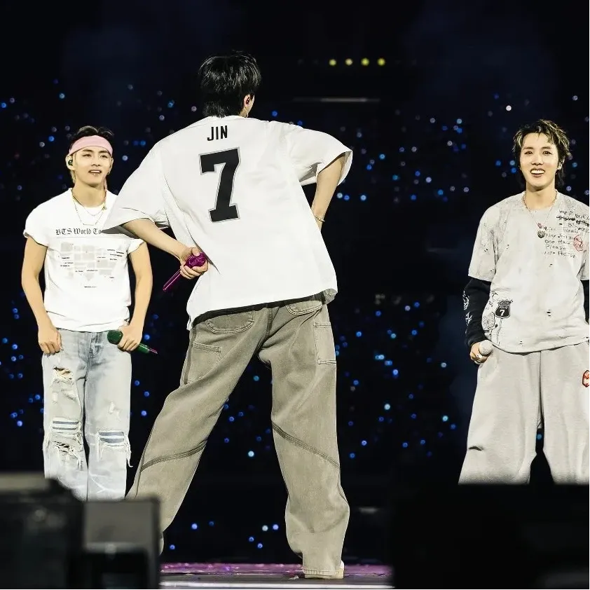 Foto aktivitas terbaru Jin (BTS)
