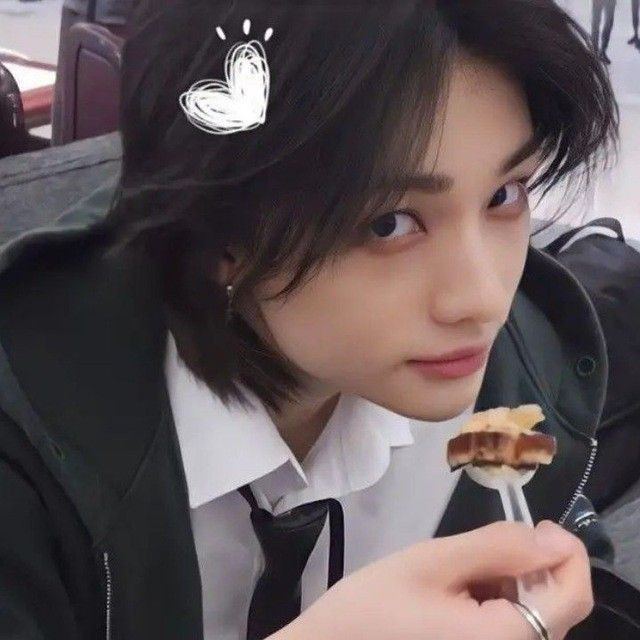 Foto terbaru Hyunjin (Stray Kids)