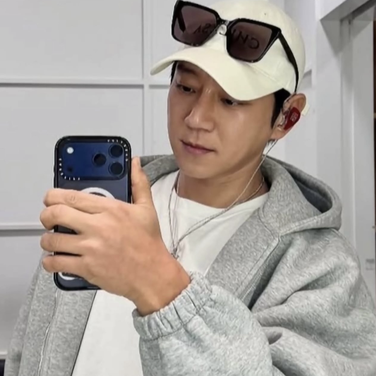 A moment captured by Hwang Chiyeol's fan