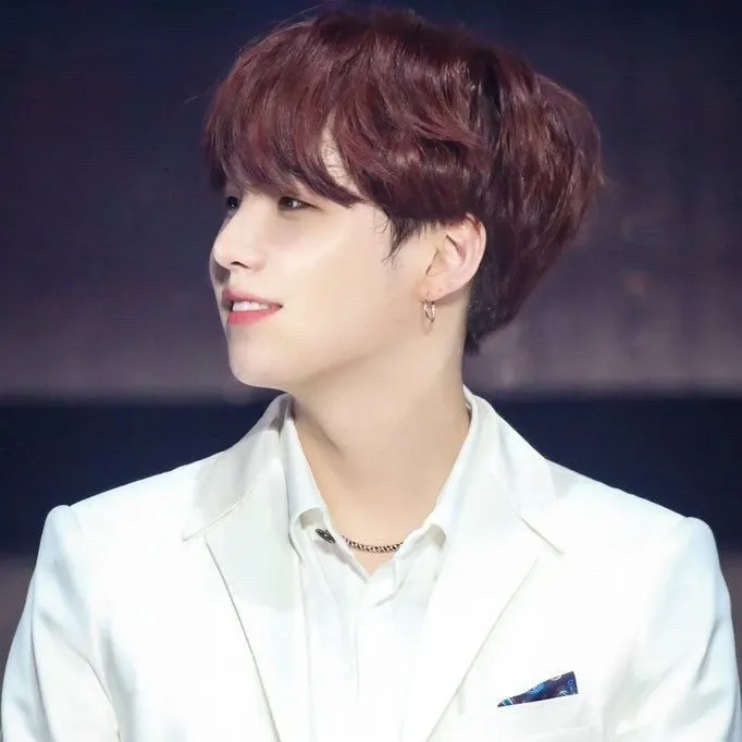 SUGA (防彈少年團)的最新照片