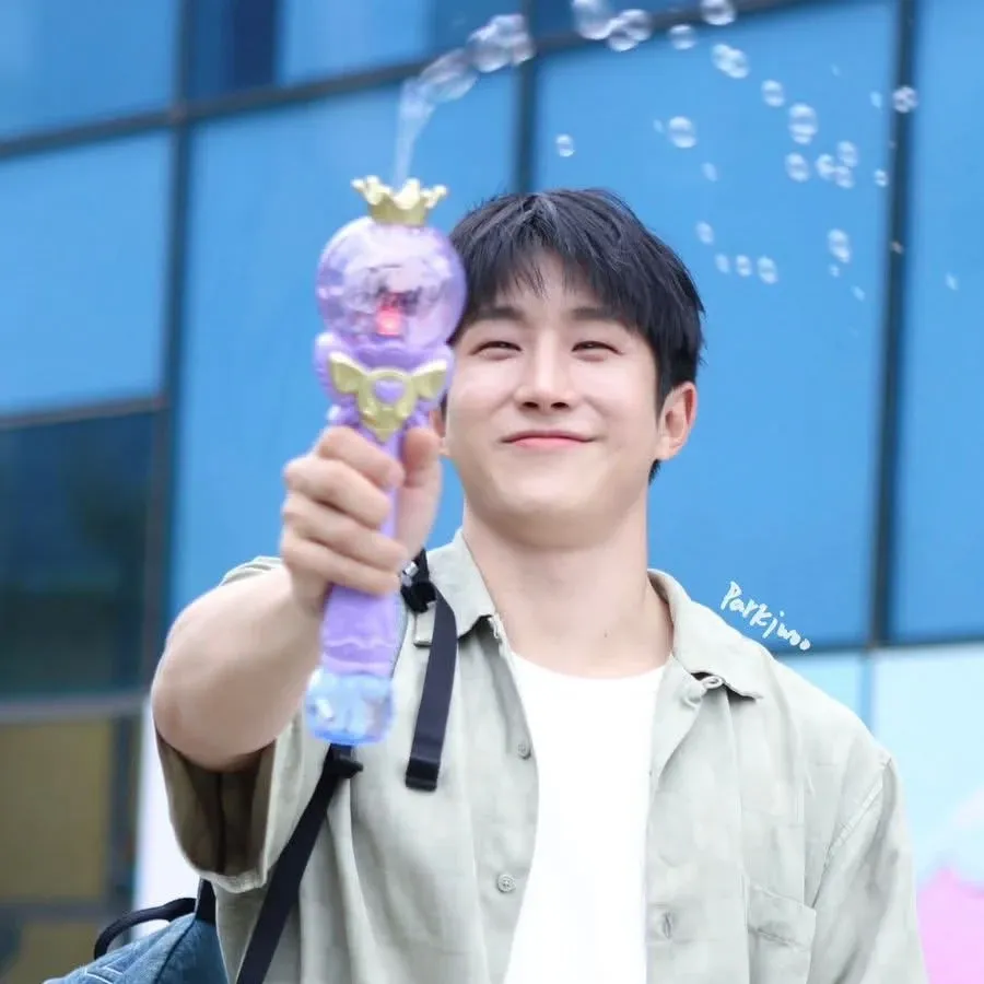 아스트로의 최신 사진