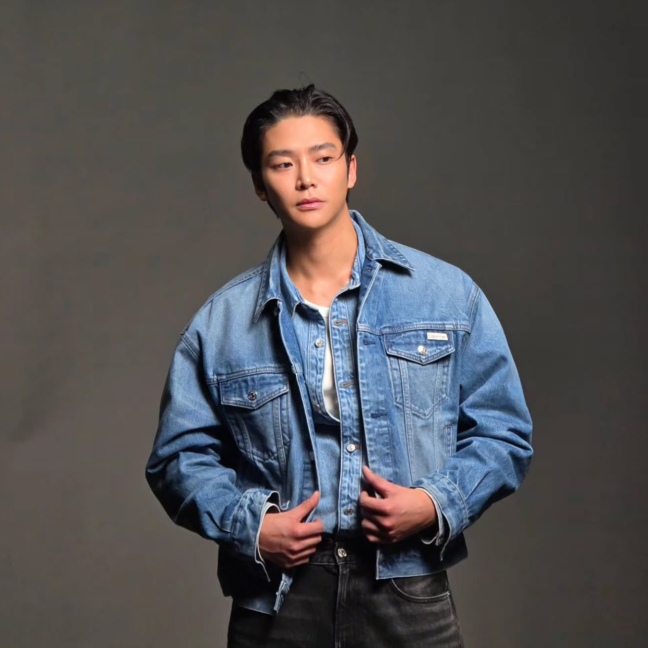 로운의 비하인드 컷