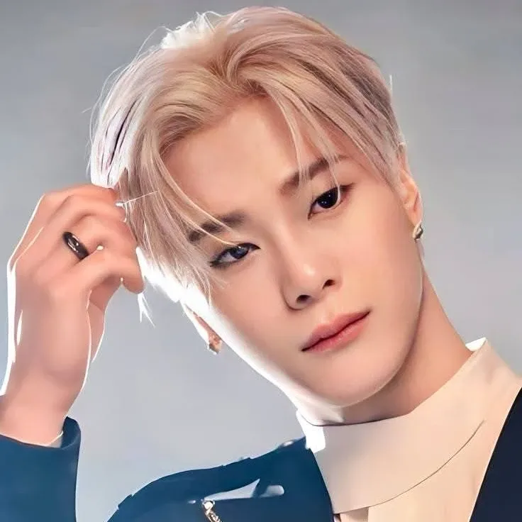 Behind-the-scenes cut of Moonbin (ASTRO)
