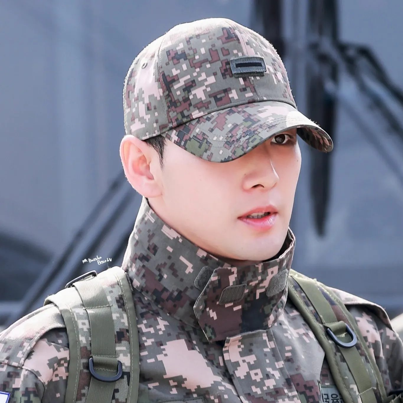 Behind-the-scenes cut of Baekho