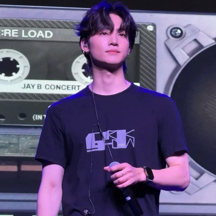 Latest photo of JAY B (GOT7)