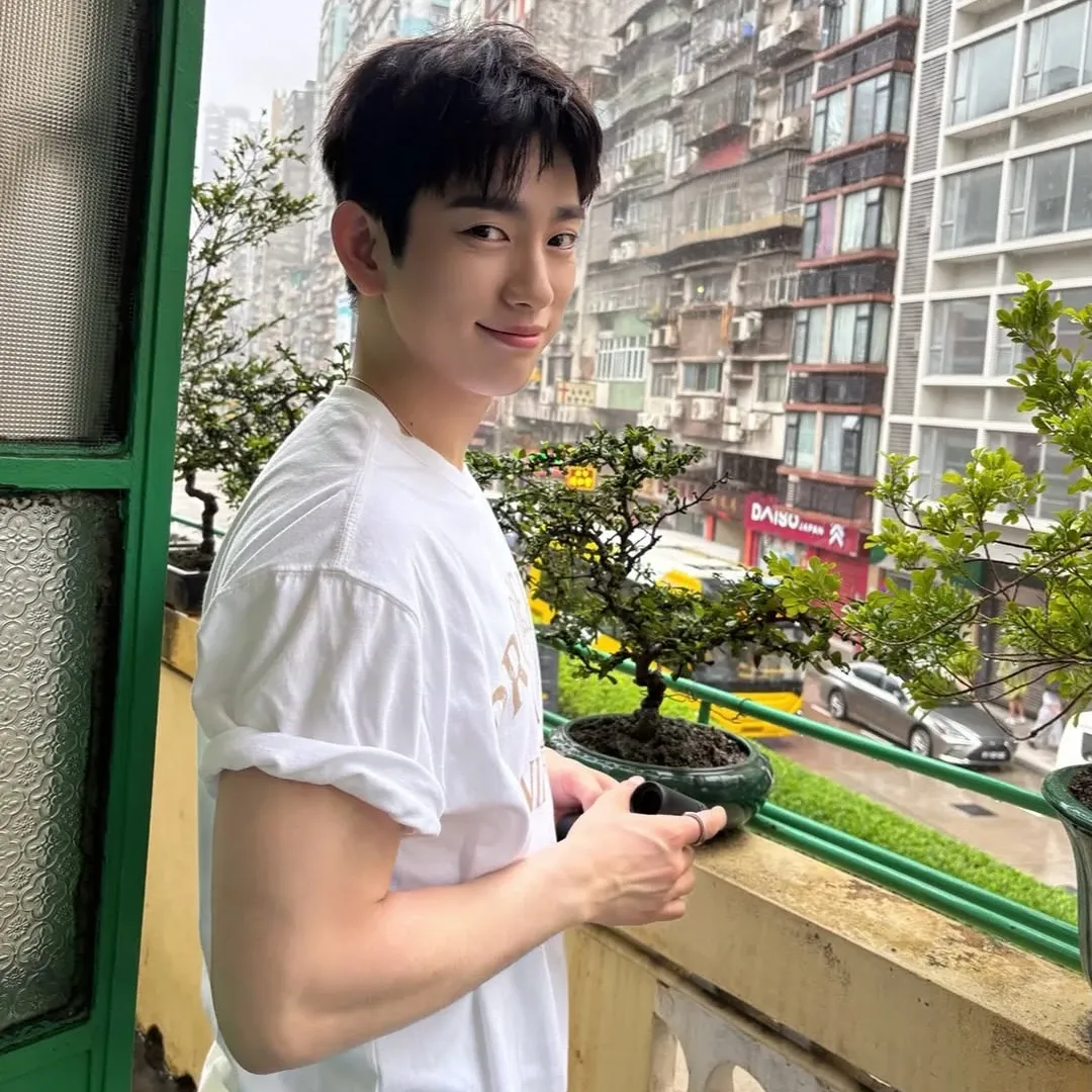 Momen yang diabadikan oleh penggemar Jinyoung (GOT7)