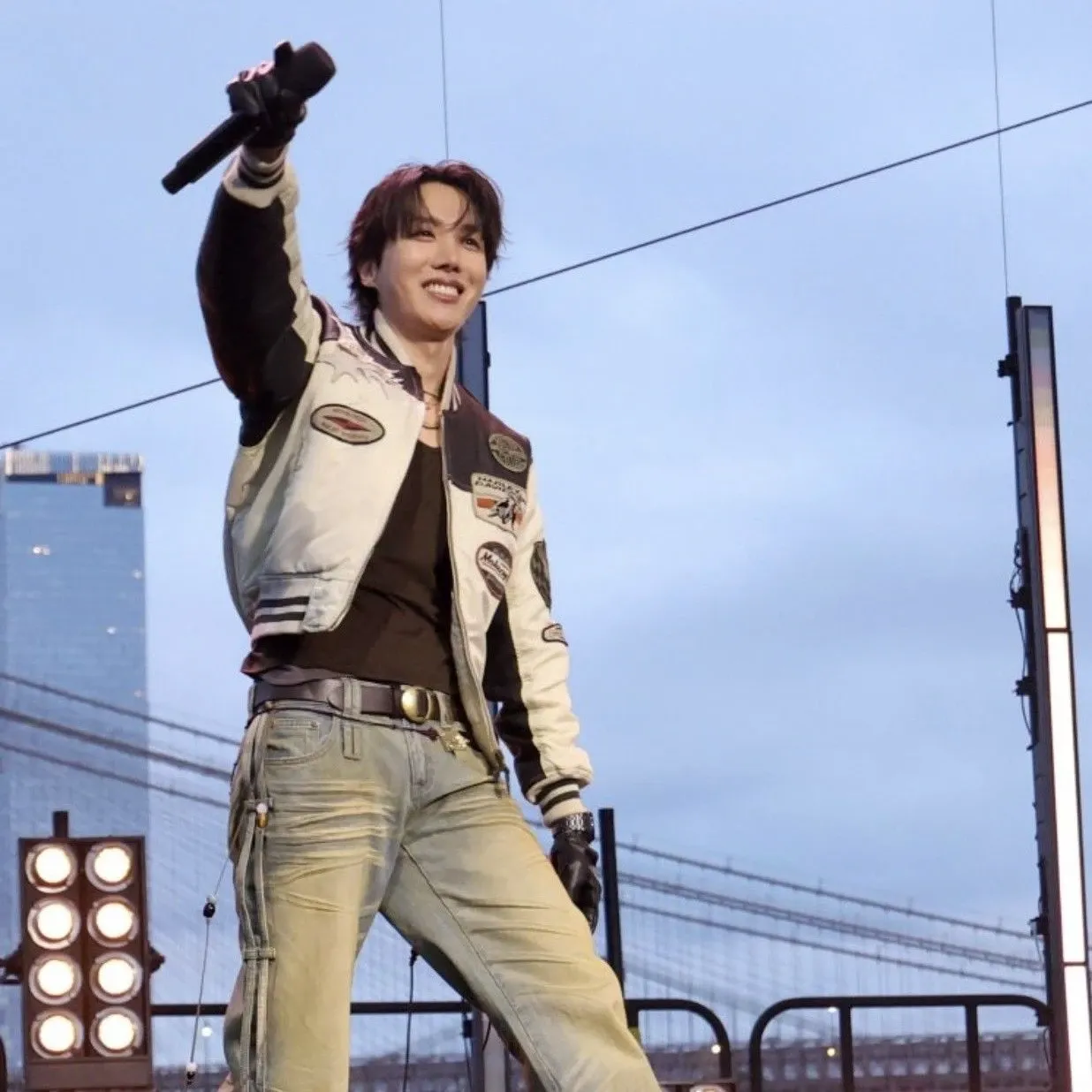 Foto terbaru j-hope (BTS)