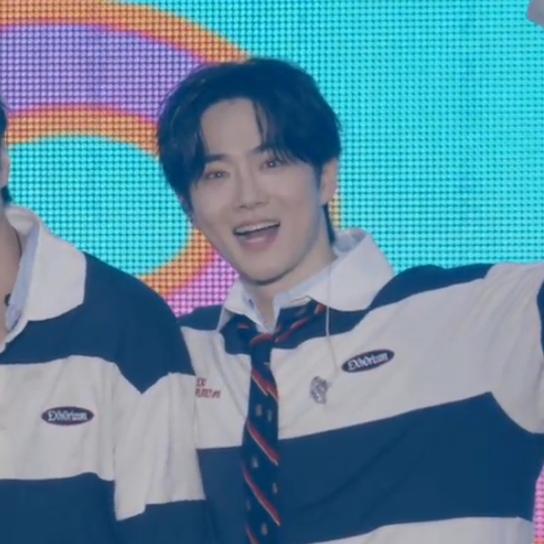 Suho (EXO)的幕后花絮