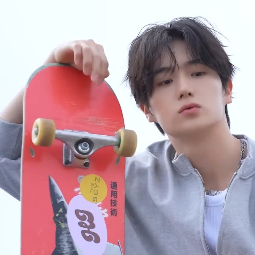 A moment captured by Hyunjae (THE BOYZ)'s fan