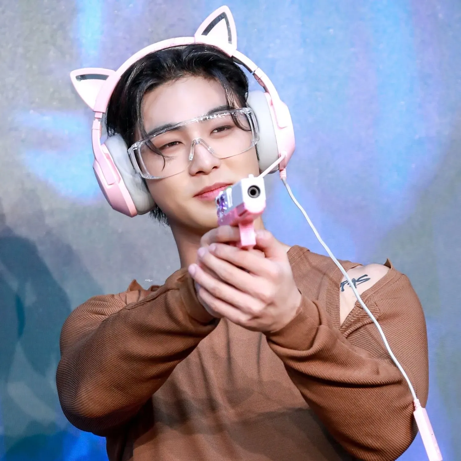 Behind-the-scenes cut of Baekho