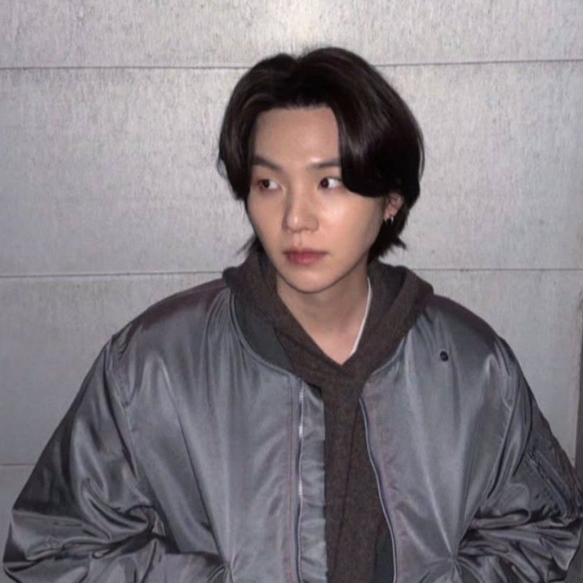 Foto terbaru SUGA (BTS)