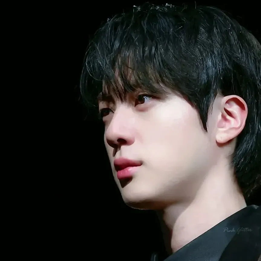 Momen yang diabadikan oleh penggemar Jin (BTS)