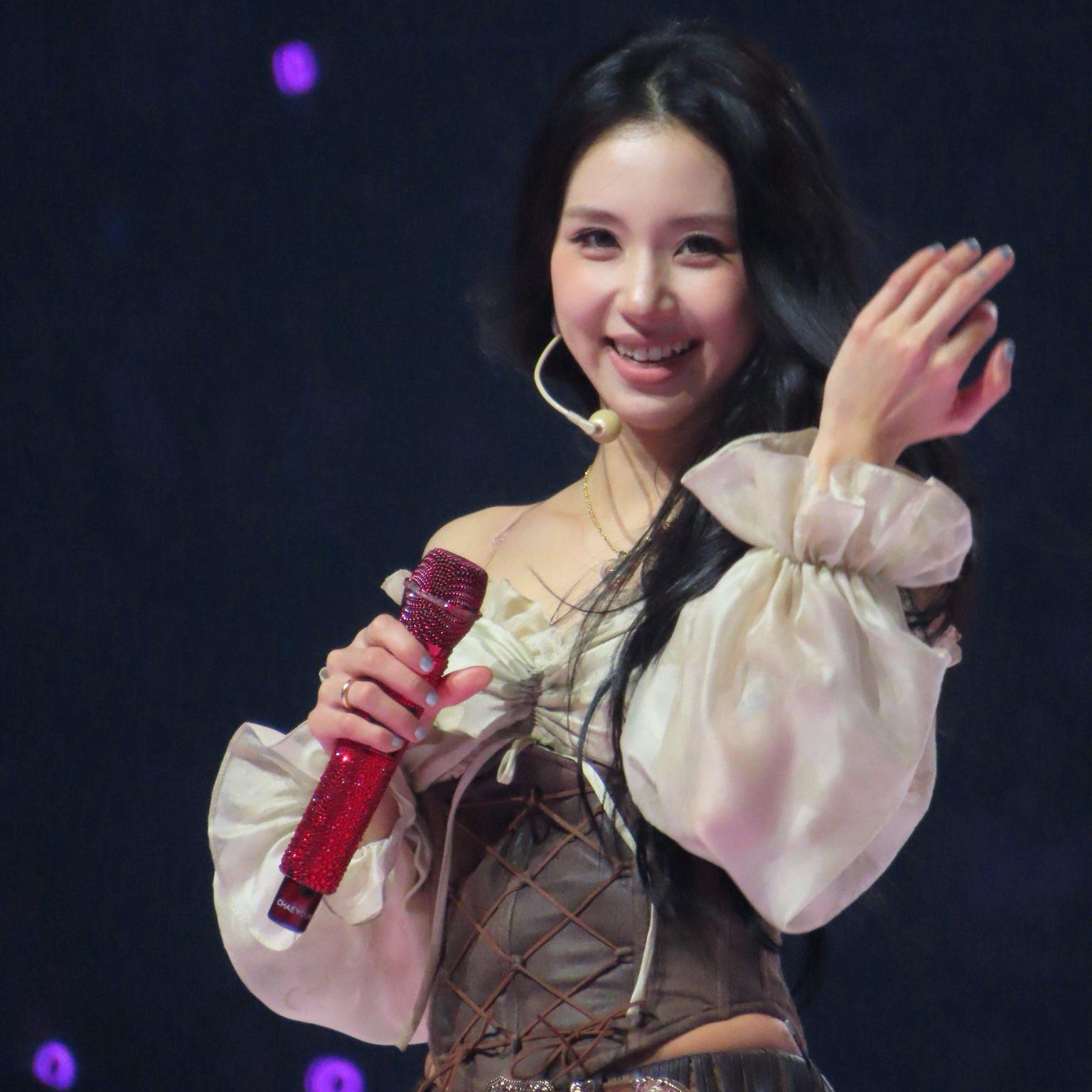 Behind-the-scenes cut of Chaeyoung (TWICE)