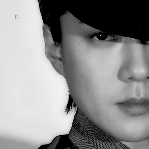 Foto perwakilan Sehun (EXO) yang bersinar hari ini di Choeaedol