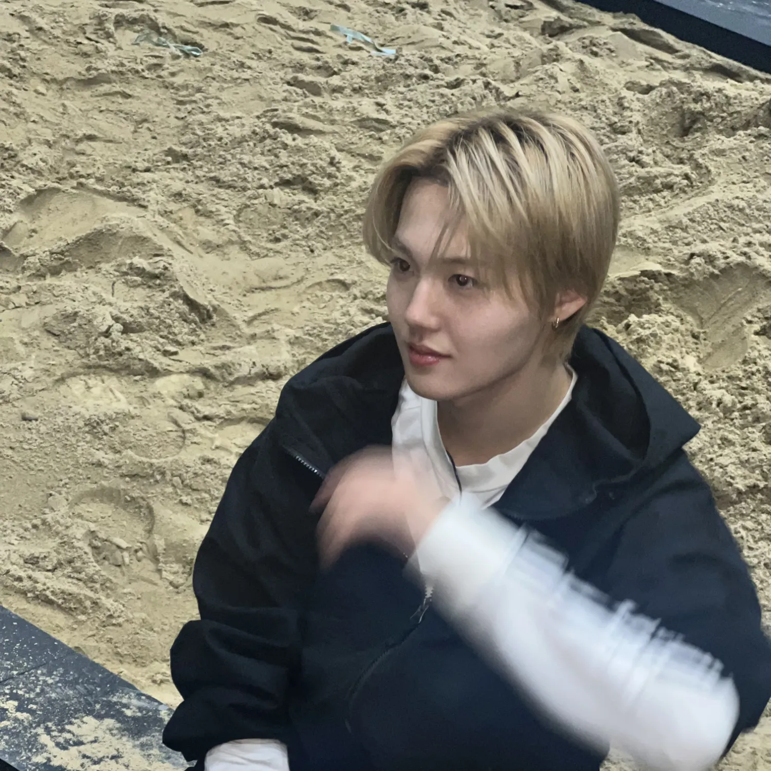 A moment captured by Doyoung (TREASURE)'s fan