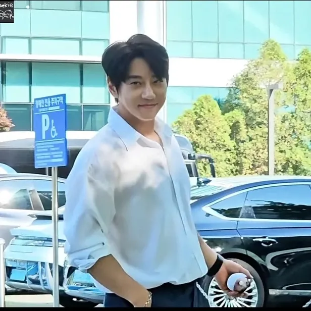 Momen yang diabadikan oleh penggemar Hwang Chiyeol