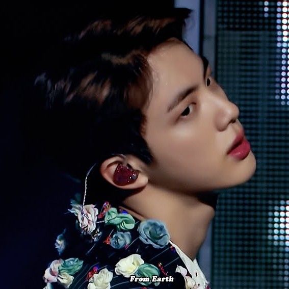 Foto aktivitas terbaru Jin (BTS)