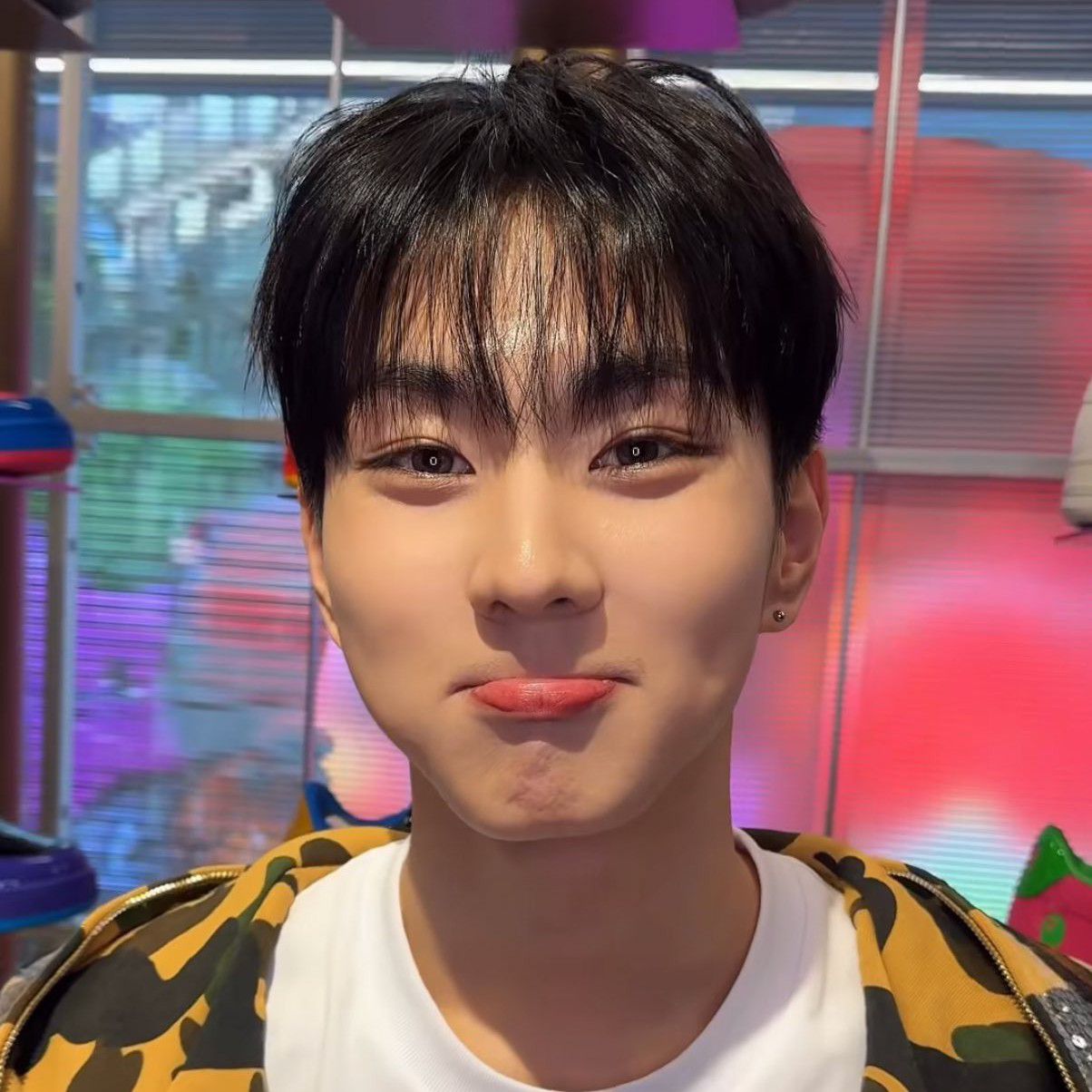 Behind-the-scenes cut of Jungwon (ENHYPEN)