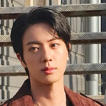 Foto aktivitas terbaru Jin (BTS)