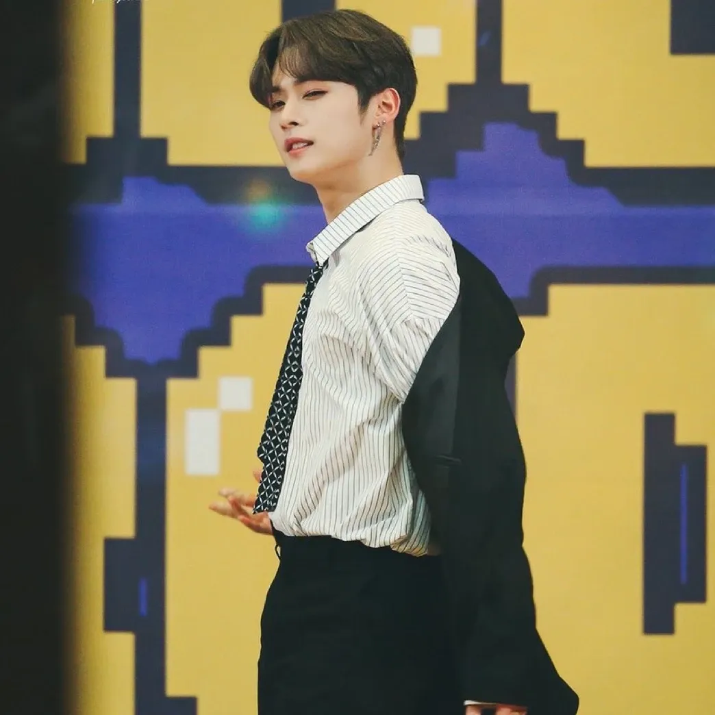 Behind-the-scenes cut of Lee Know (Stray Kids)