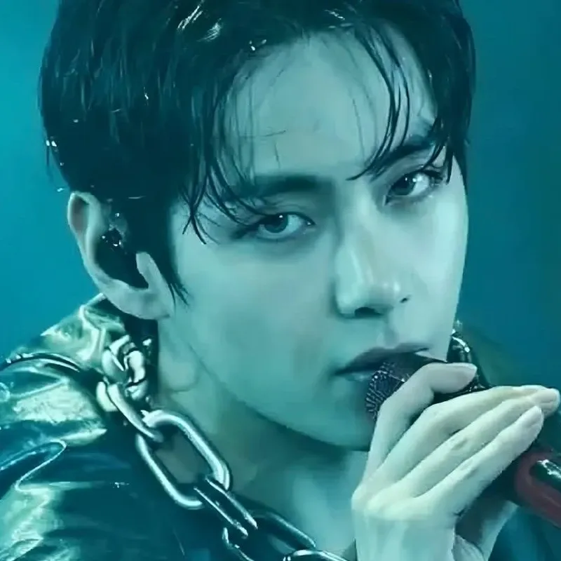 Momen yang diabadikan oleh penggemar V (BTS)