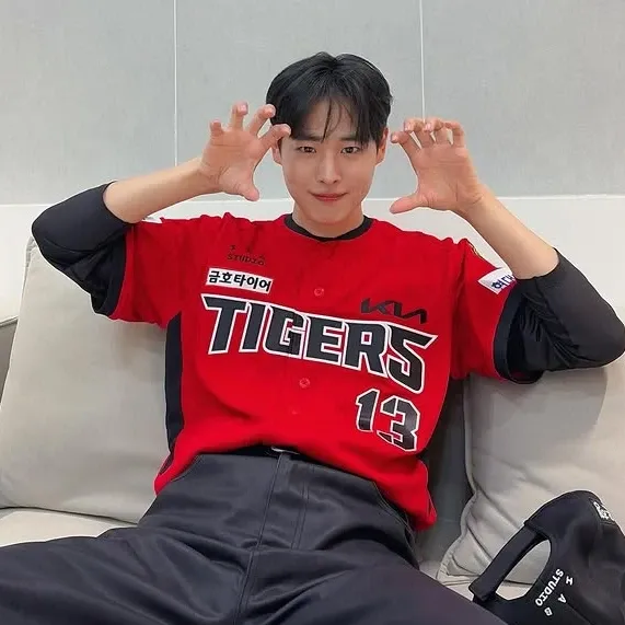 Behind-the-scenes cut of Choi Byungchan