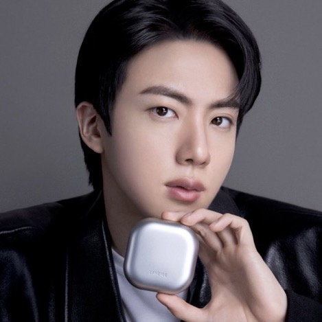 Momen yang diabadikan oleh penggemar Jin (BTS)