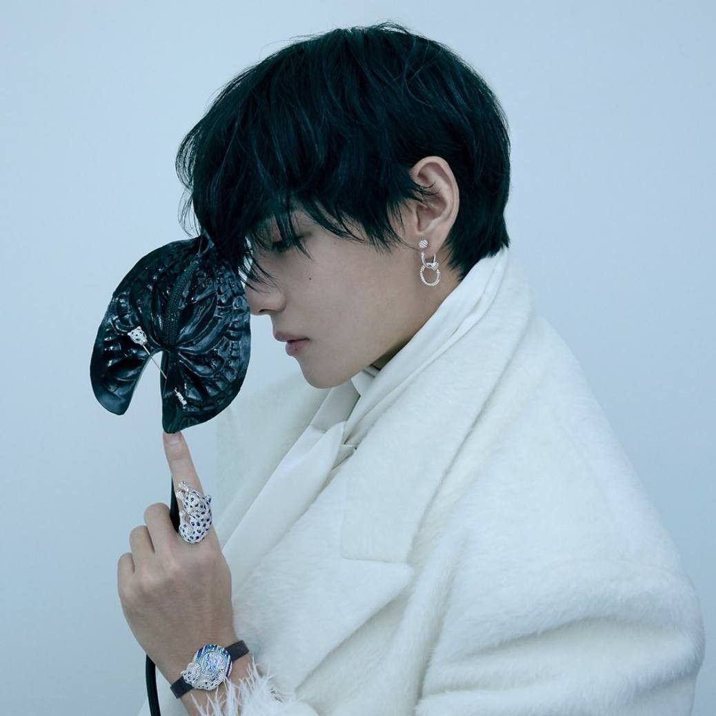 뷔 (방탄소년단)의 최신 사진