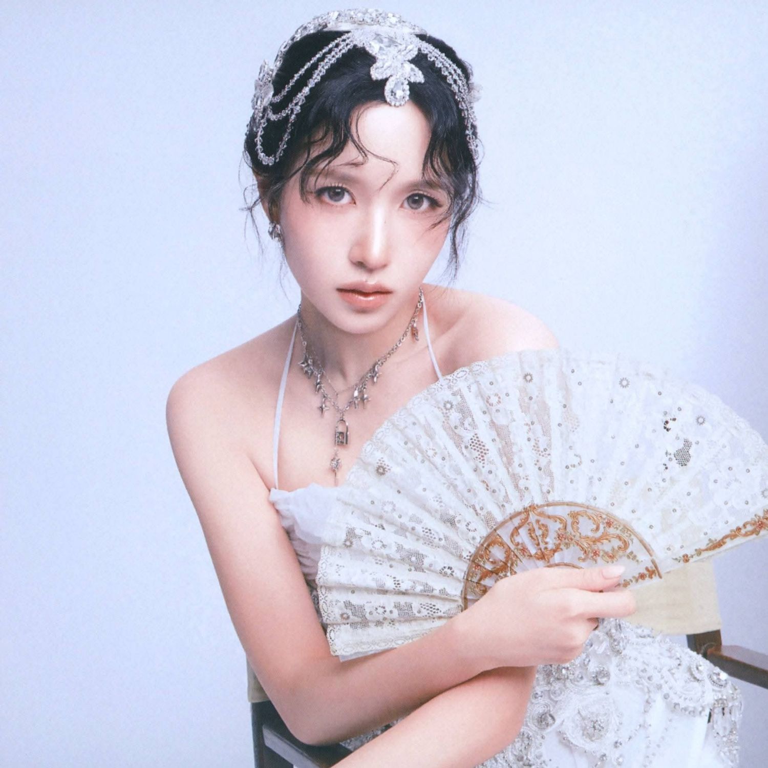 Behind-the-scenes cut of Mina (TWICE)