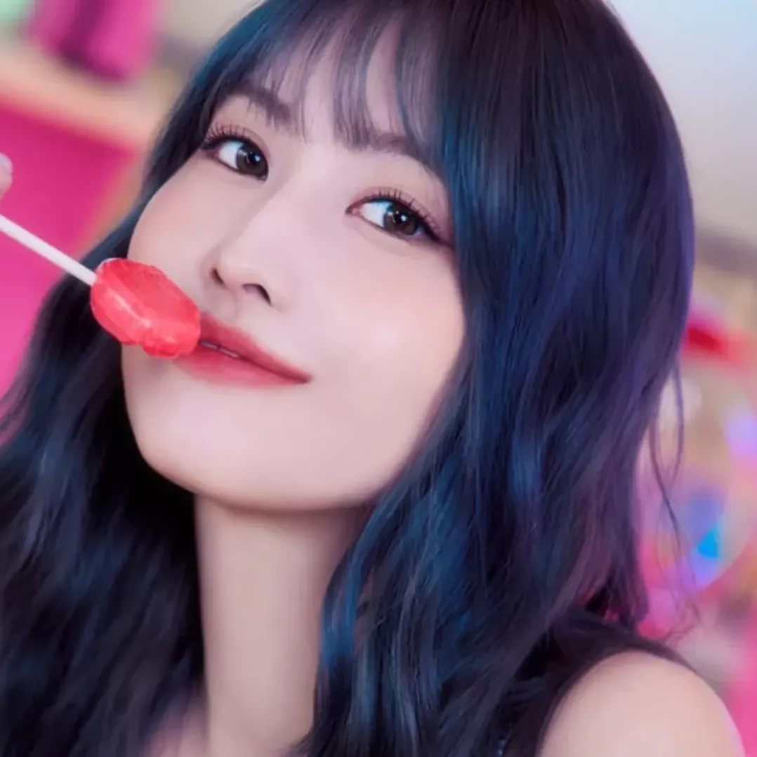 모모 (TWICE) 최근 활동샷