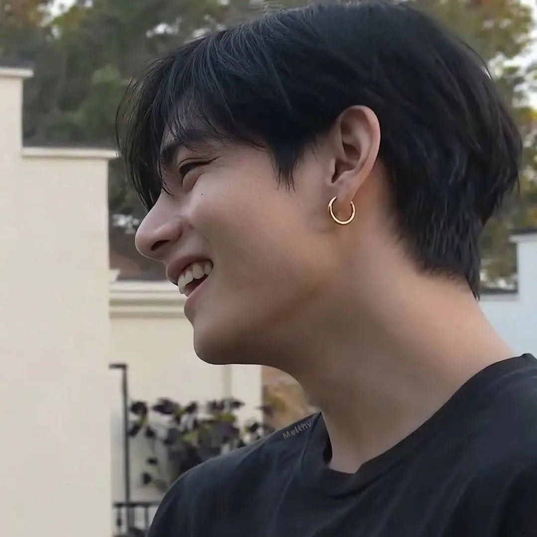 Recent activity shot of V (BTS)