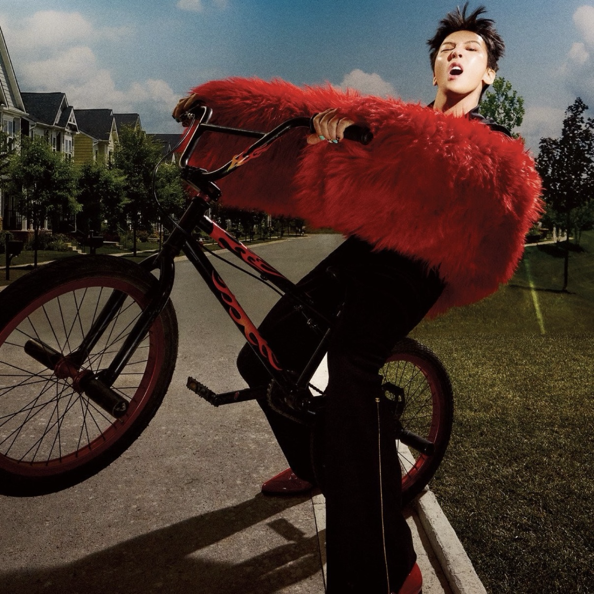 Recent activity shot of G-DRAGON (BIGBANG)