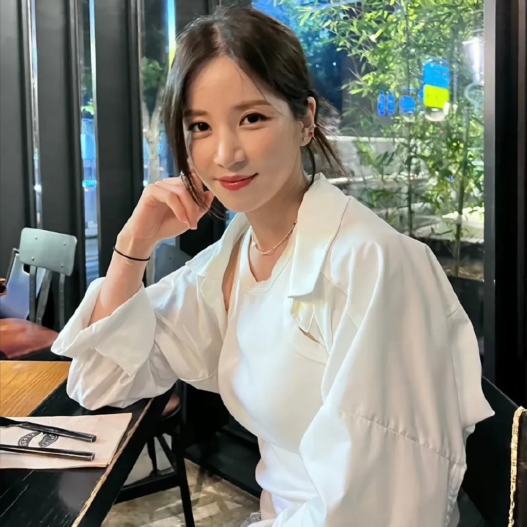 Latest photo of Park Chorong (Apink)