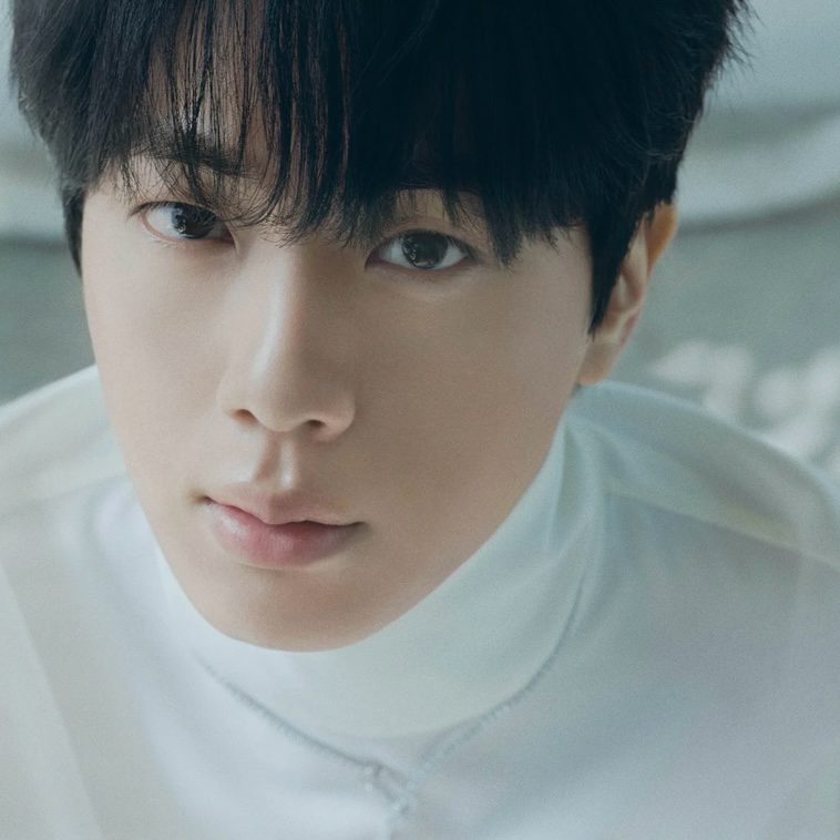 진 (방탄소년단)의 최신 사진