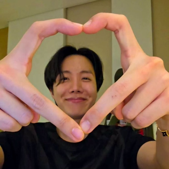 제이홉 (방탄소년단)의 최신 사진