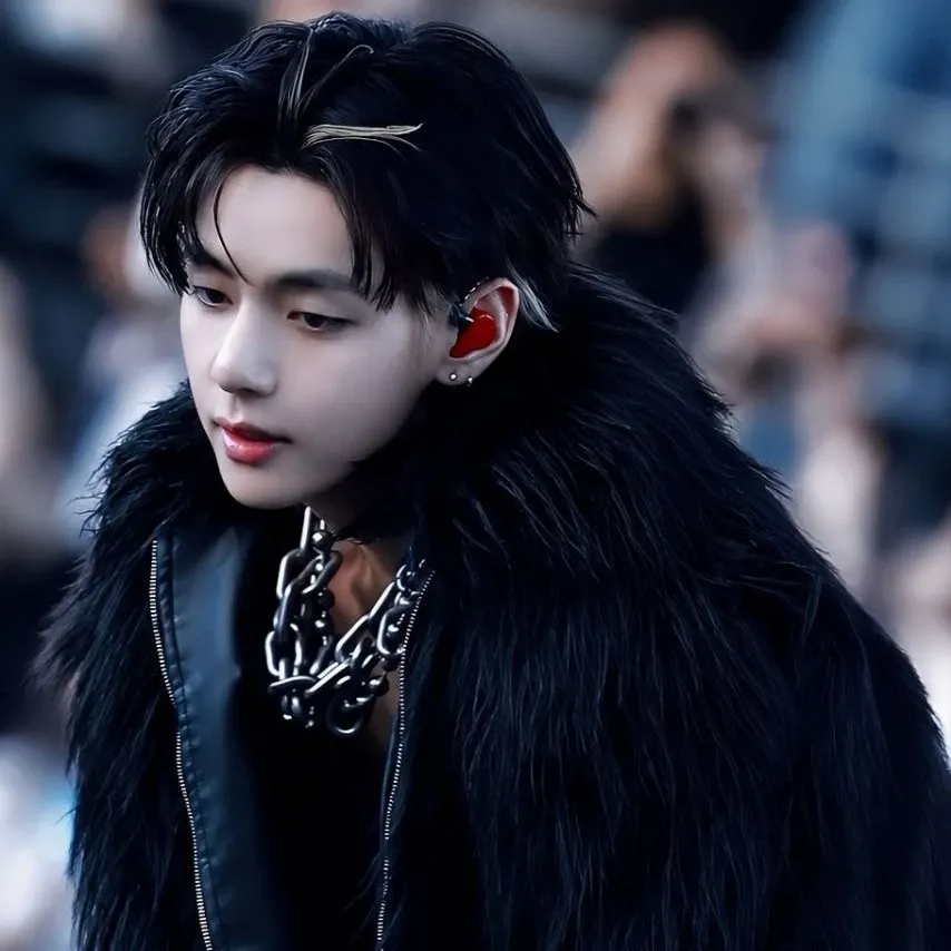 Recent activity shot of V (BTS)