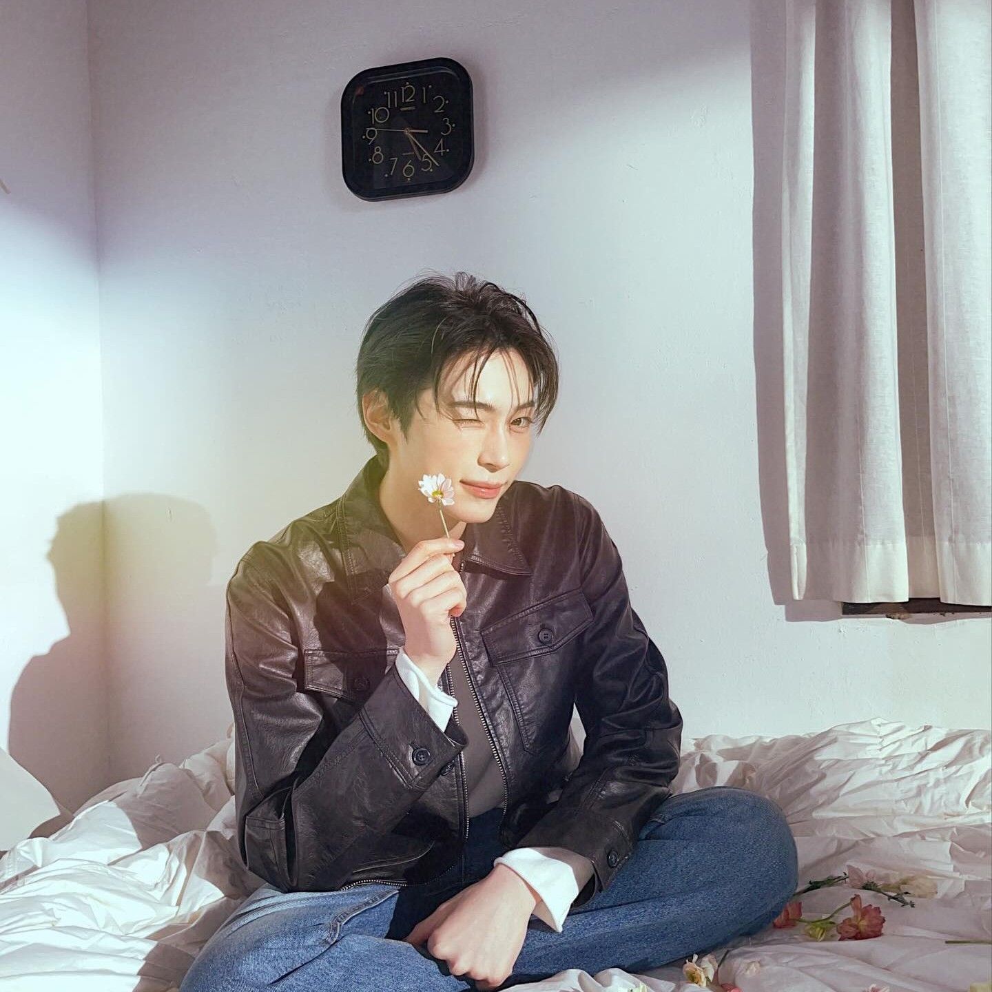 Latest photo of Sung Hanbin (ZEROBASEONE)