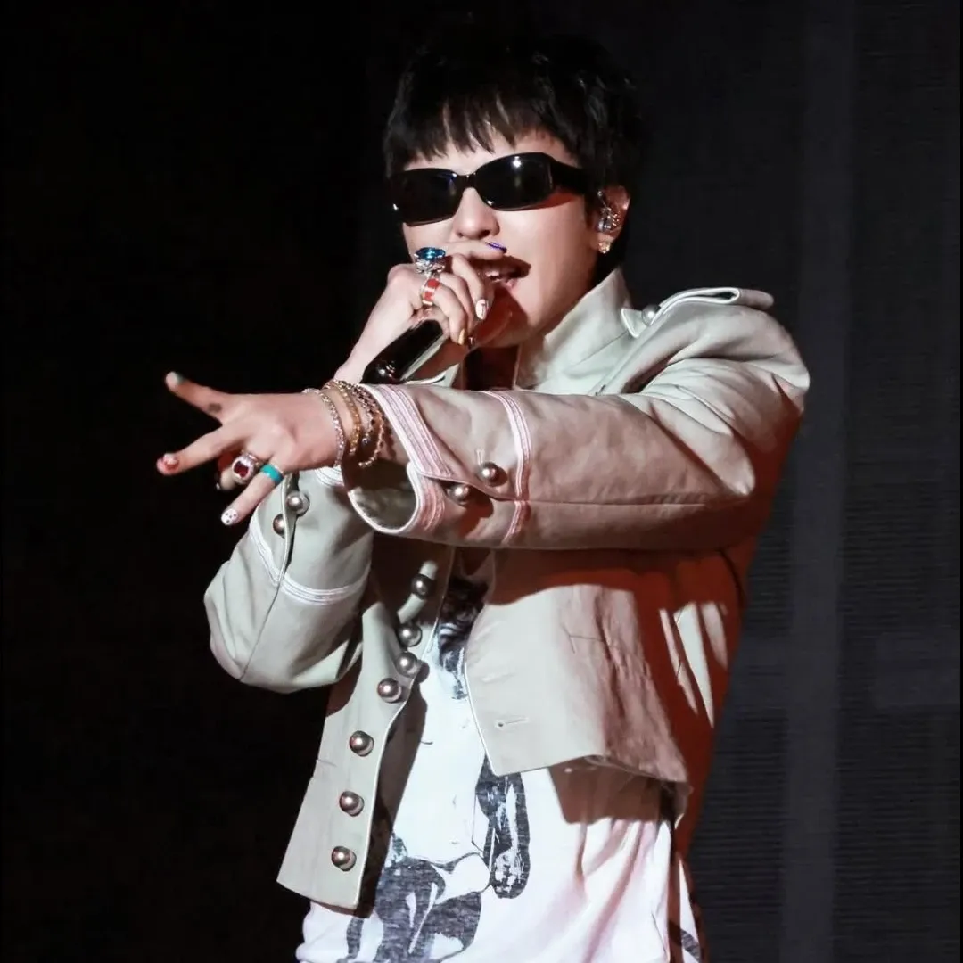 Recent activity shot of G-DRAGON (BIGBANG)