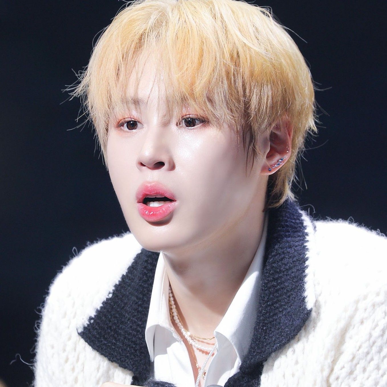 ハ・ソンウンの舞台裏ショット