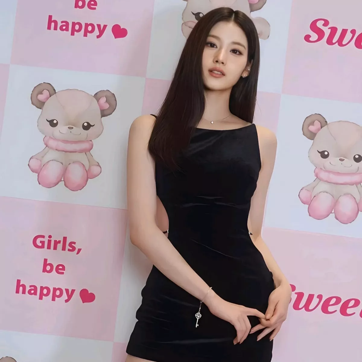 Momen yang diabadikan oleh penggemar Sana (TWICE)