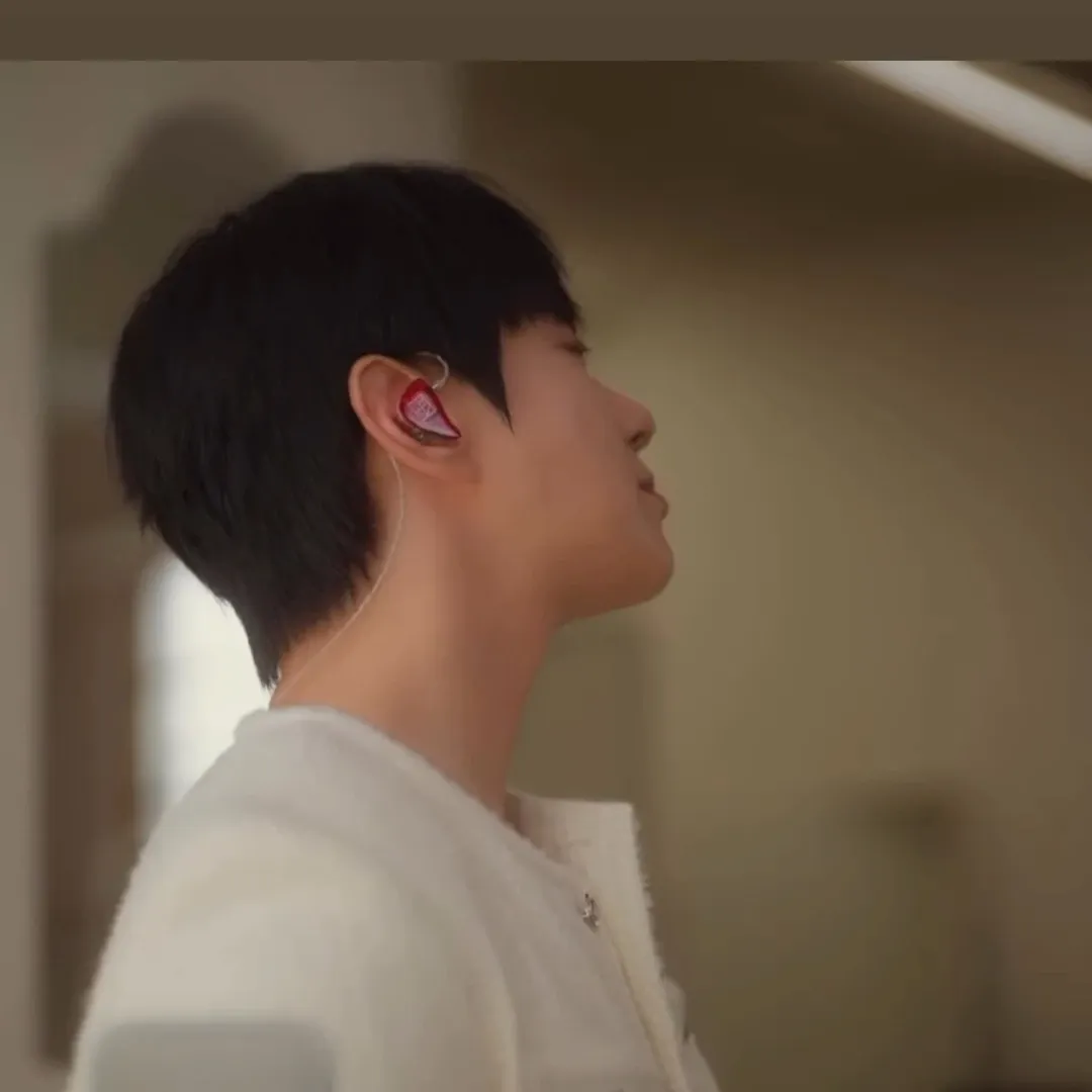 Behind-the-scenes cut of Hwang Chiyeol